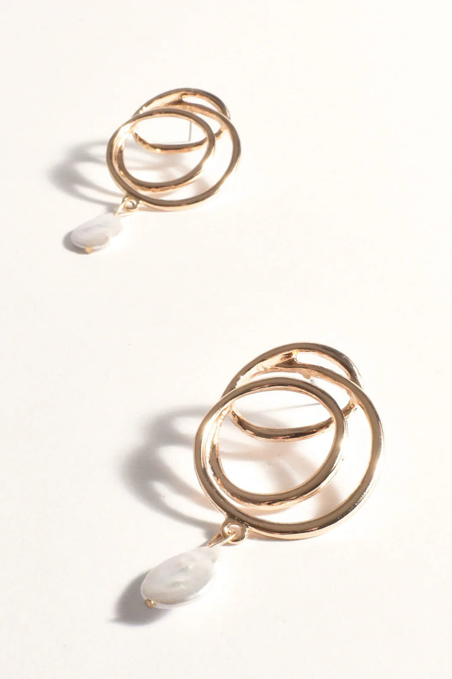 Metal Circles Pearl Drop Earrings